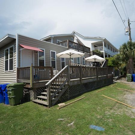 Salty Shack Unit C - Salty Shack - Dog Friendly Home - Across From The Beach - Central Location! Folly Beach Ruang foto