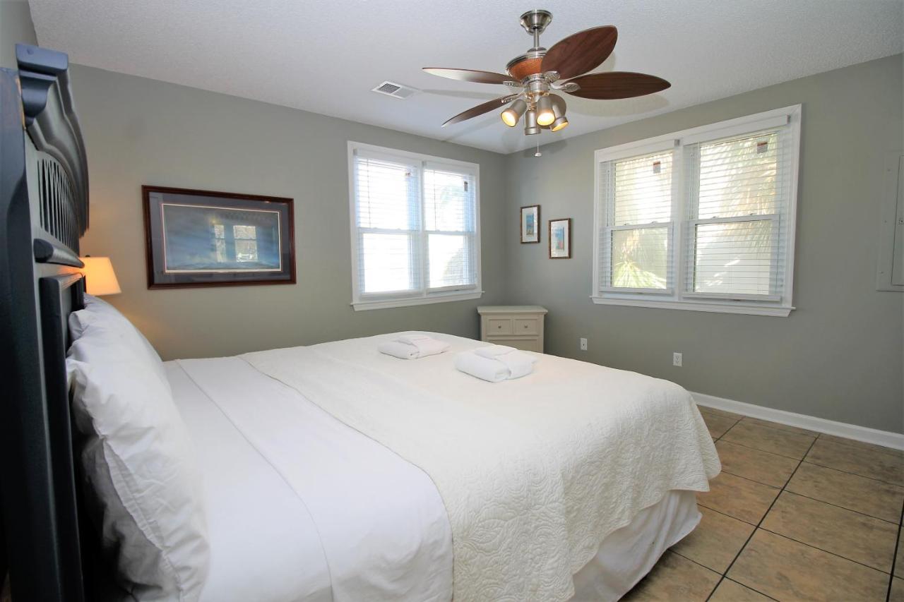Salty Shack Unit C - Salty Shack - Dog Friendly Home - Across From The Beach - Central Location! Folly Beach Bagian luar foto