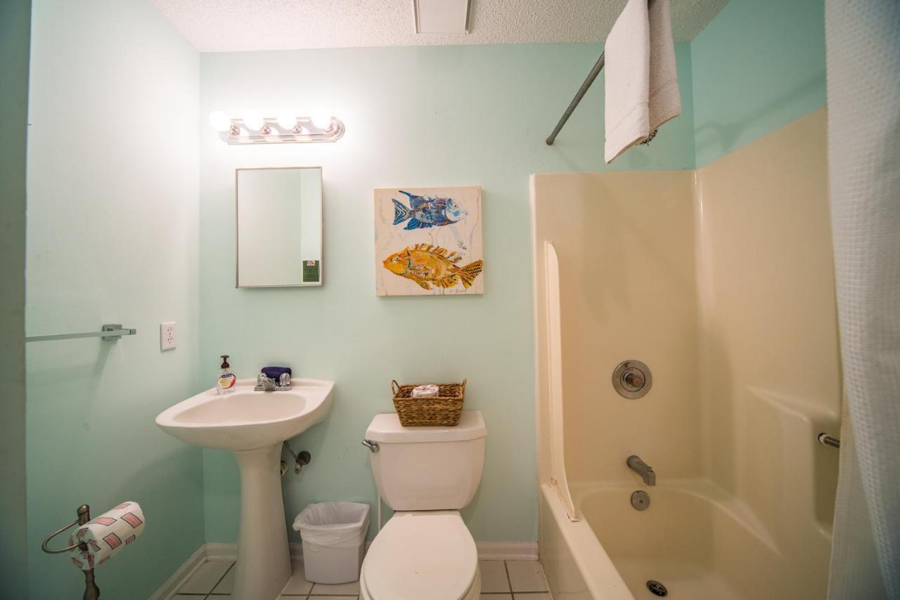 Salty Shack Unit C - Salty Shack - Dog Friendly Home - Across From The Beach - Central Location! Folly Beach Bagian luar foto