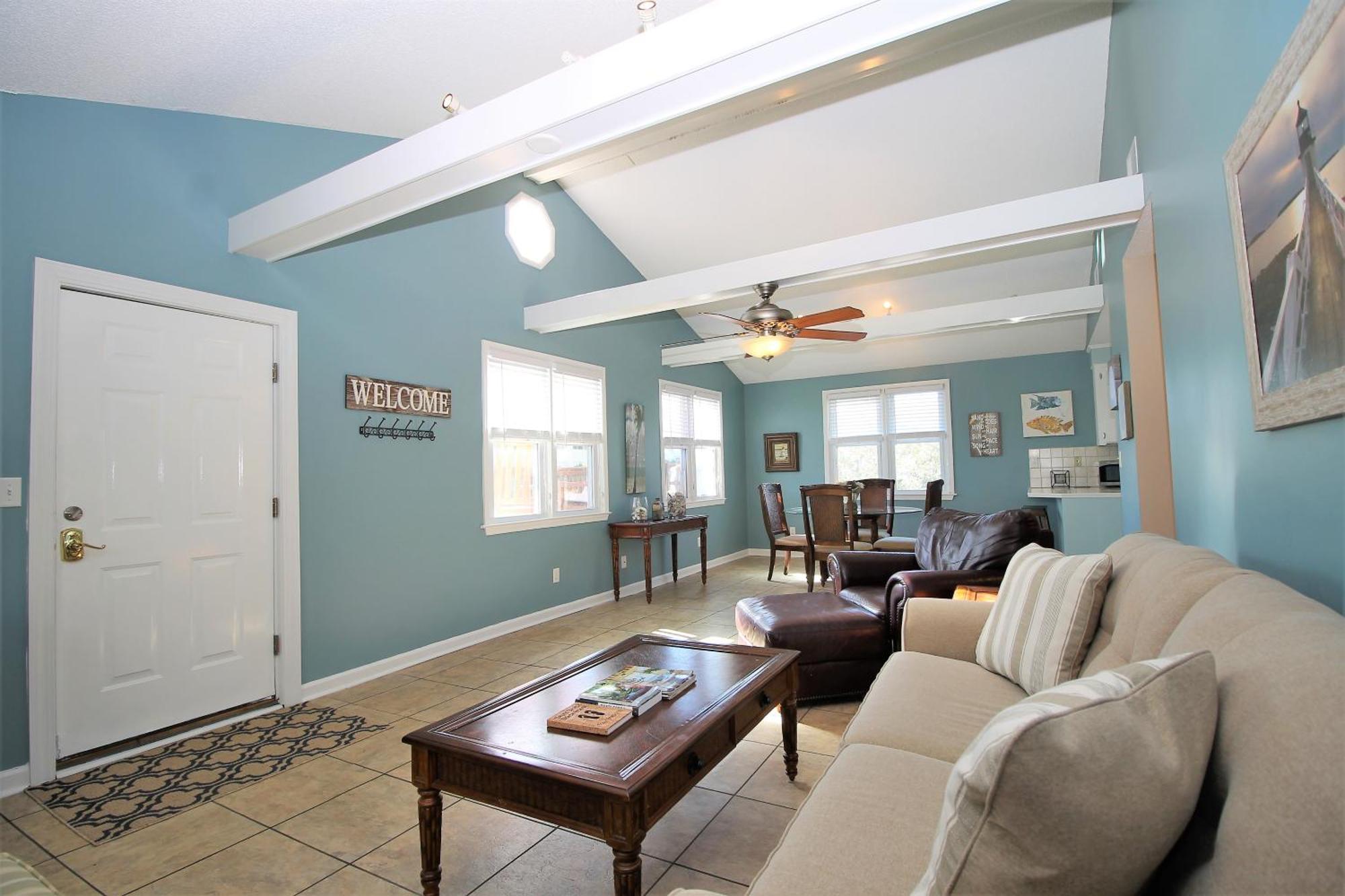 Salty Shack Unit C - Salty Shack - Dog Friendly Home - Across From The Beach - Central Location! Folly Beach Ruang foto
